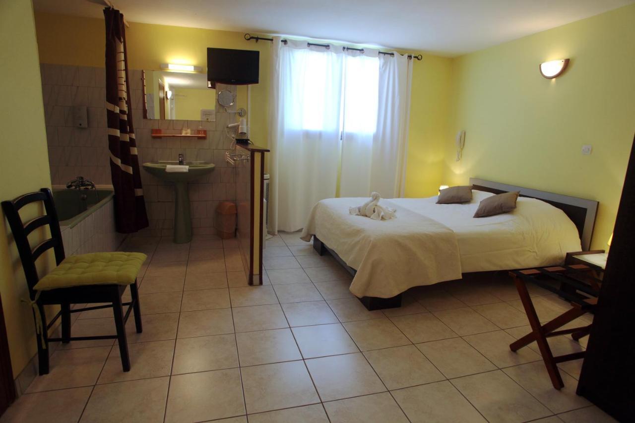 Logis Hotel Le Pressoir แซงต์ชิเนียง ภายนอก รูปภาพ