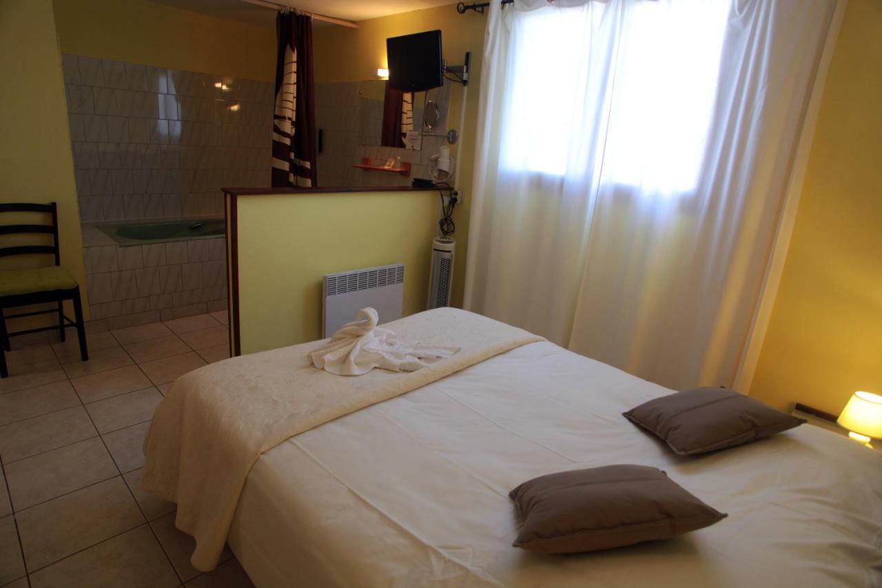 Logis Hotel Le Pressoir แซงต์ชิเนียง ภายนอก รูปภาพ